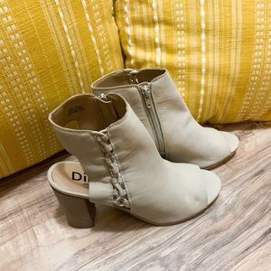 Diba Leather Peep Toe Lace Up Ankle Bootie Size 9